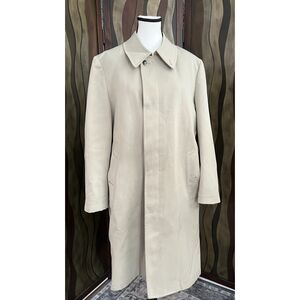Vintage London Fog Maincoats trench. Size 40 short.